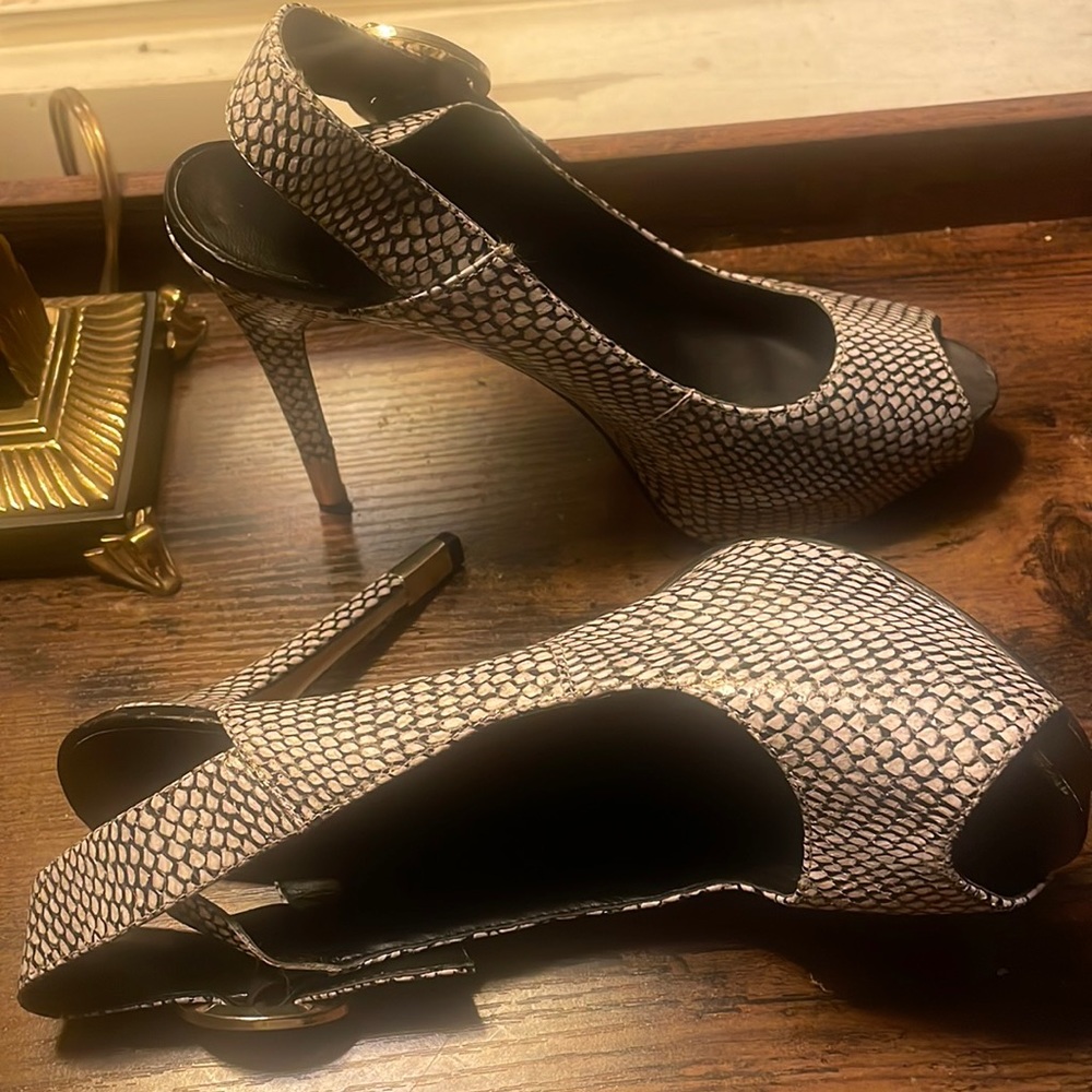 Guess Fine Leather black white snake skin 3” high heels.